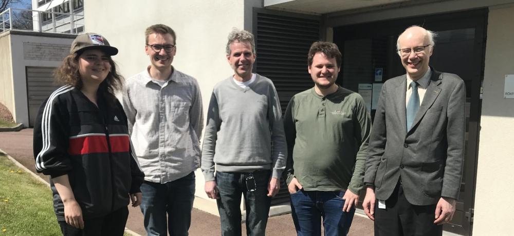 Bild av Lukas Alex med landskapsarkivarien och landskapsarkivets personal